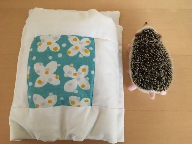 ハリネズミ 布団 おふとんねる 寝袋 タラちゃん 水色 ちょうちょ 花