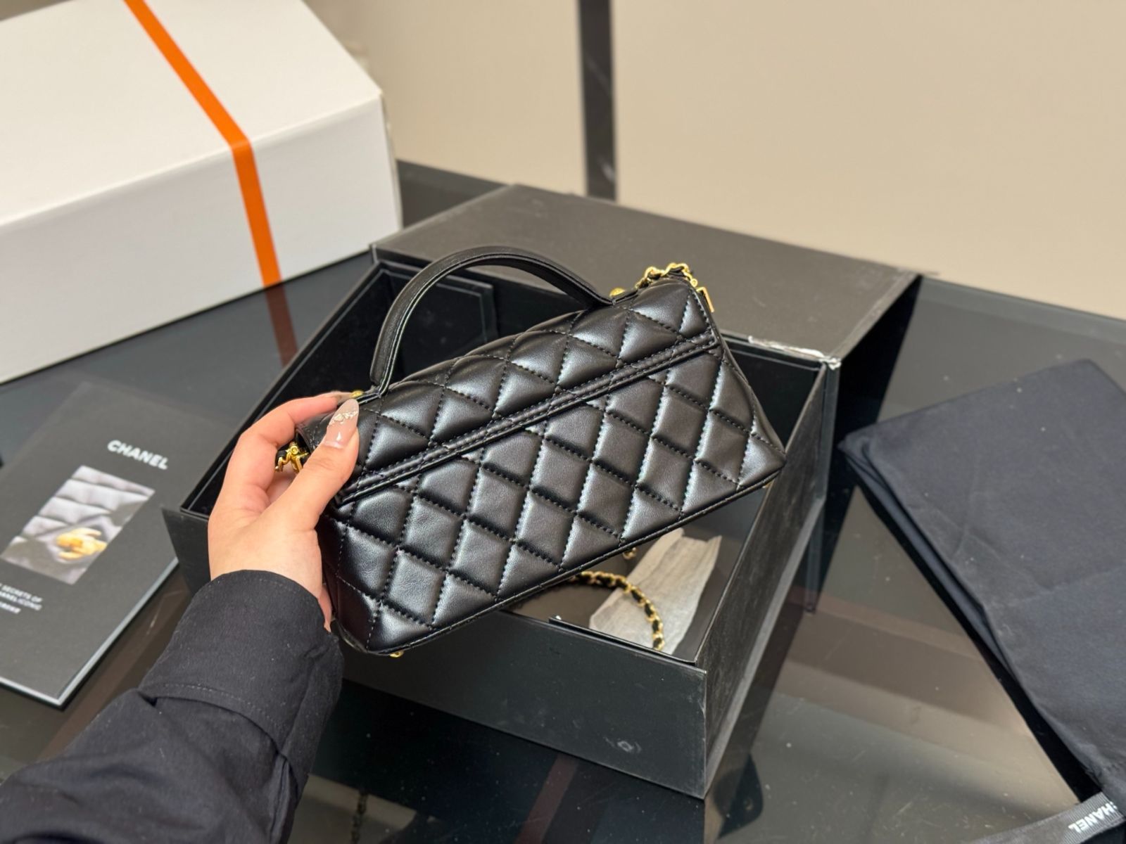 25A★クラシカルな品格漂う逸品【CHANEL】ミニケリーバッグ 特別感溢れる♪】CHANEL Kelly ミニチェーンクラッチ 25SS