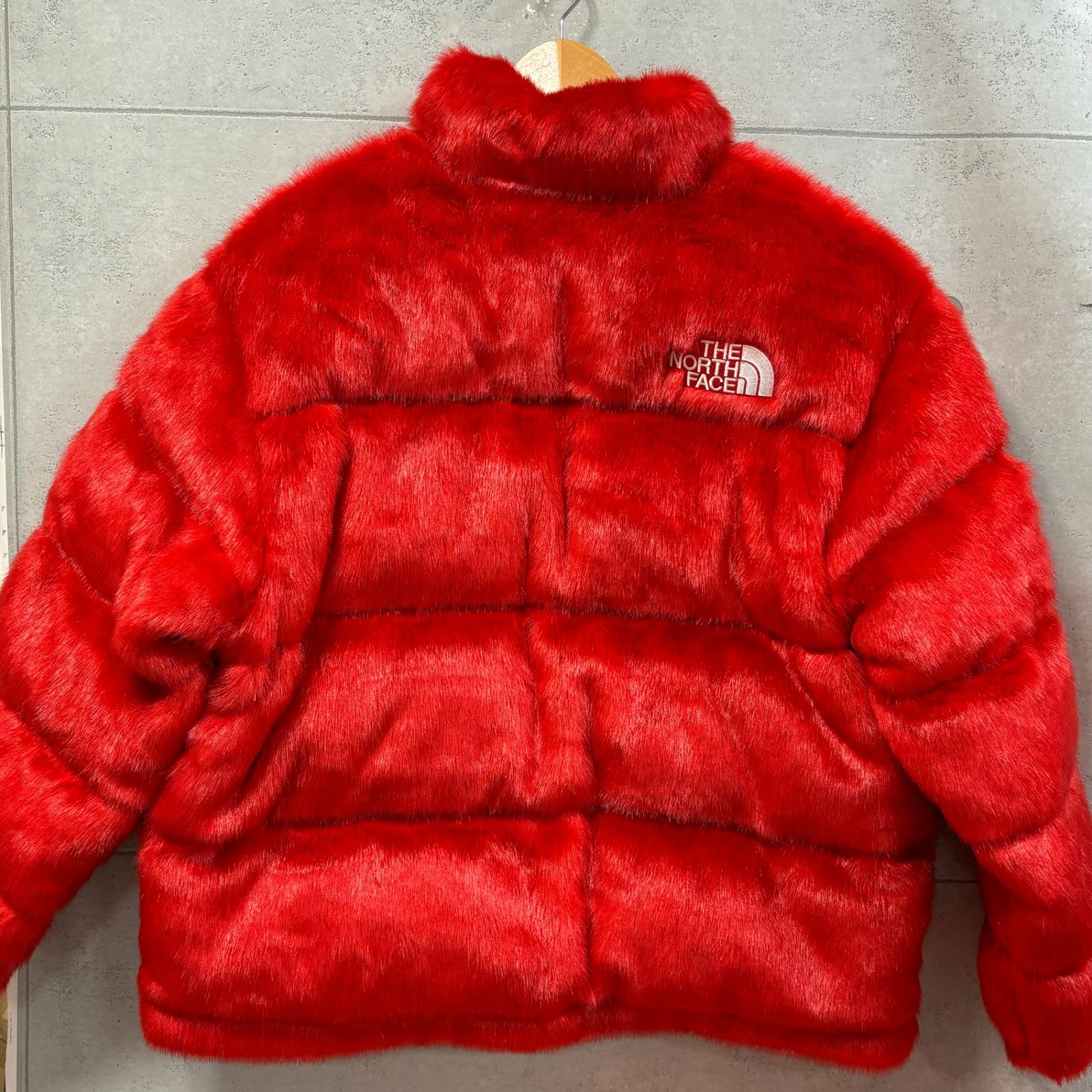 Supreme　シュプリーム　ダウンジャケット　赤 red Supreme（ダウンジャケット ・ レッド/赤色系）のフリマアイテム一覧