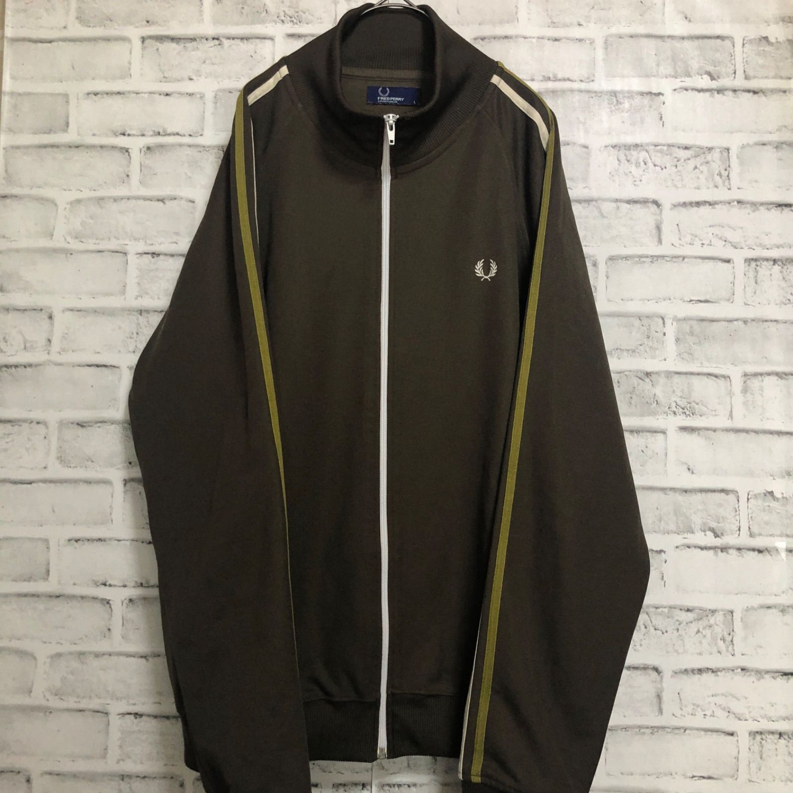 激安価格の 希少ブラウン⭐️Fred Perry 美品ダークブラウンベロア 