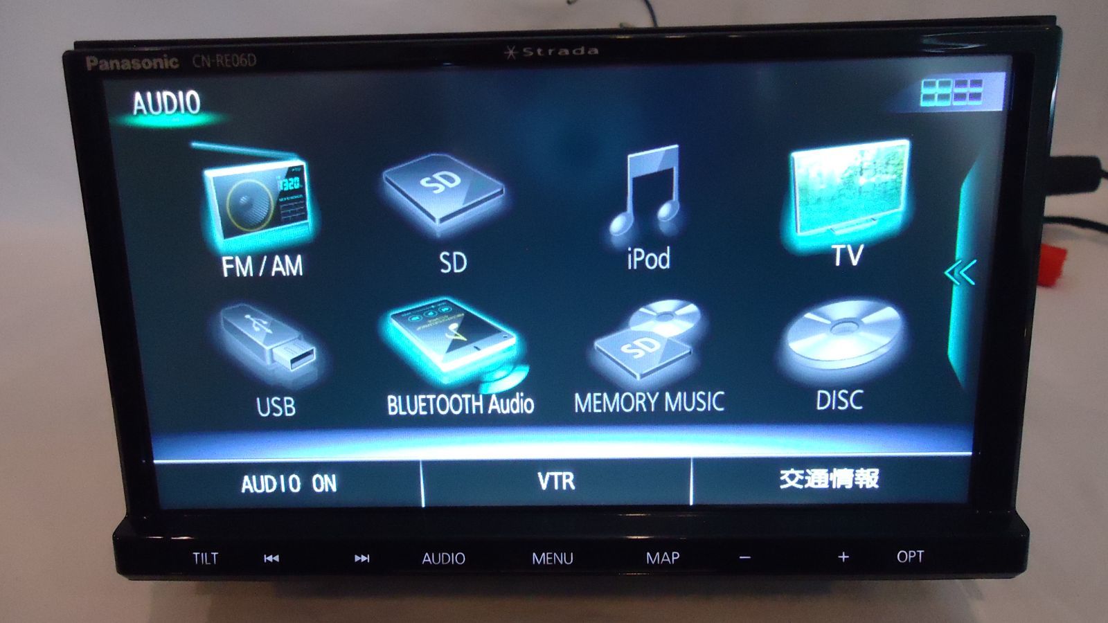 ストラーダ　カーナビ　CN-RE06D