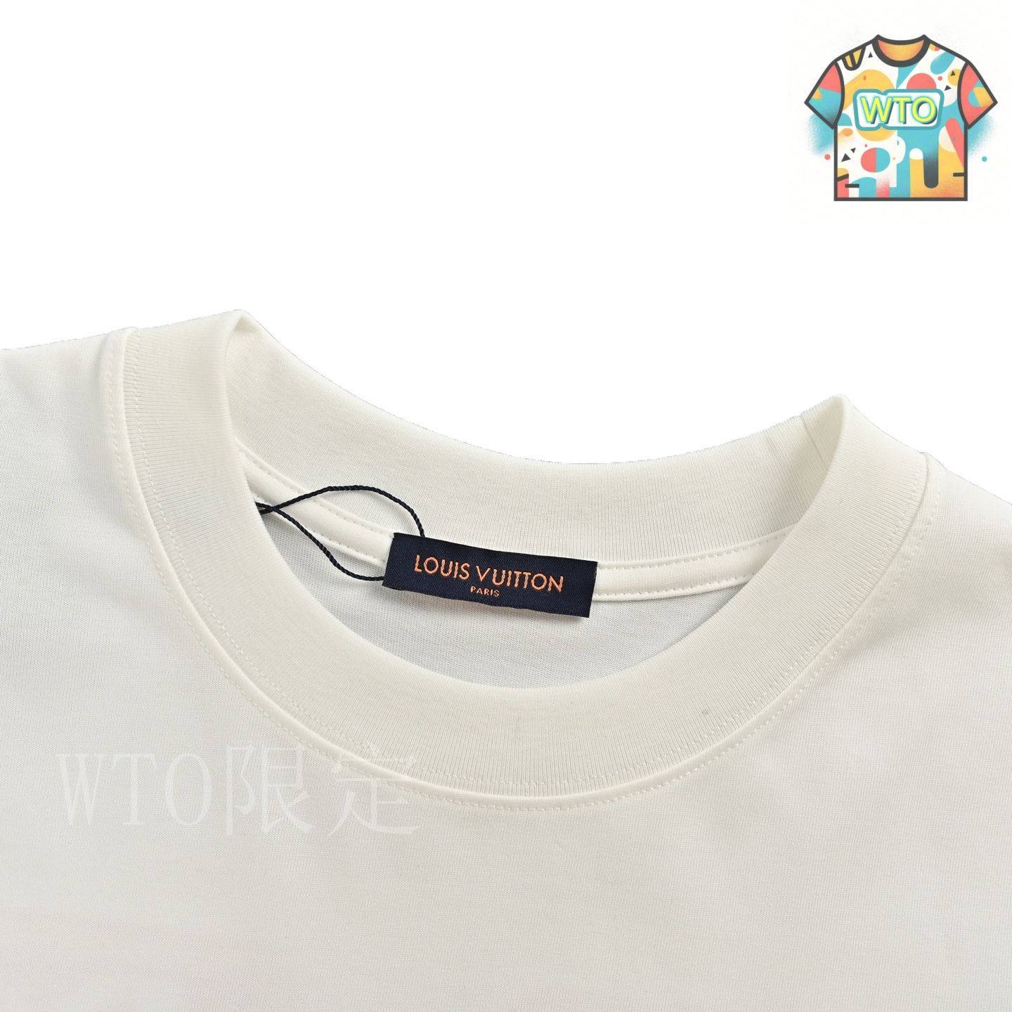 Louis Vuitton ロゴ刺繍Tシャツ レア LOUIS VUITTON 偽物 Tシャツ LVワンポイントロゴ刺繍 着