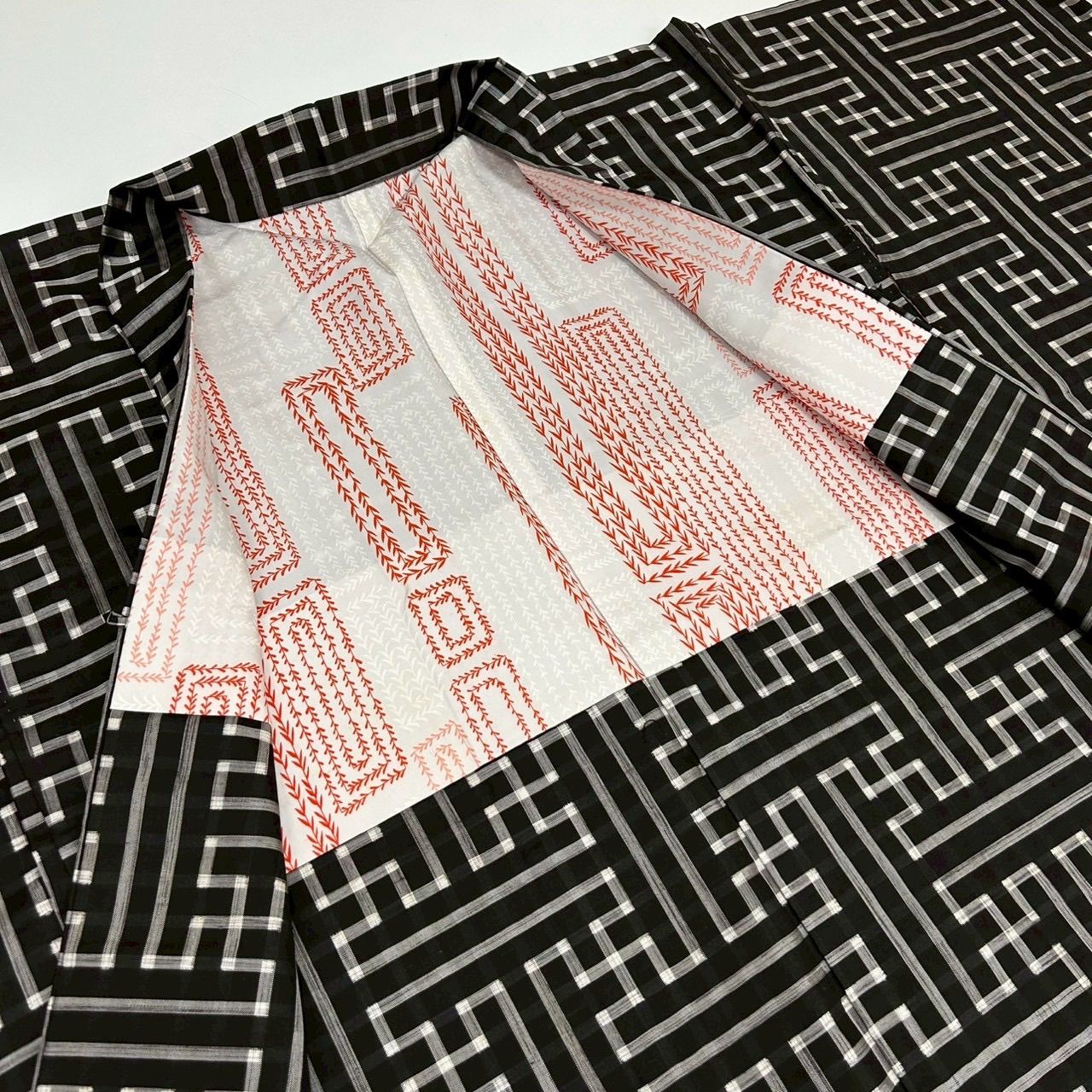 本場奄美大島紬 秋名バラ 羽織 龍郷 白 裄66 正絹 着物 MK-089