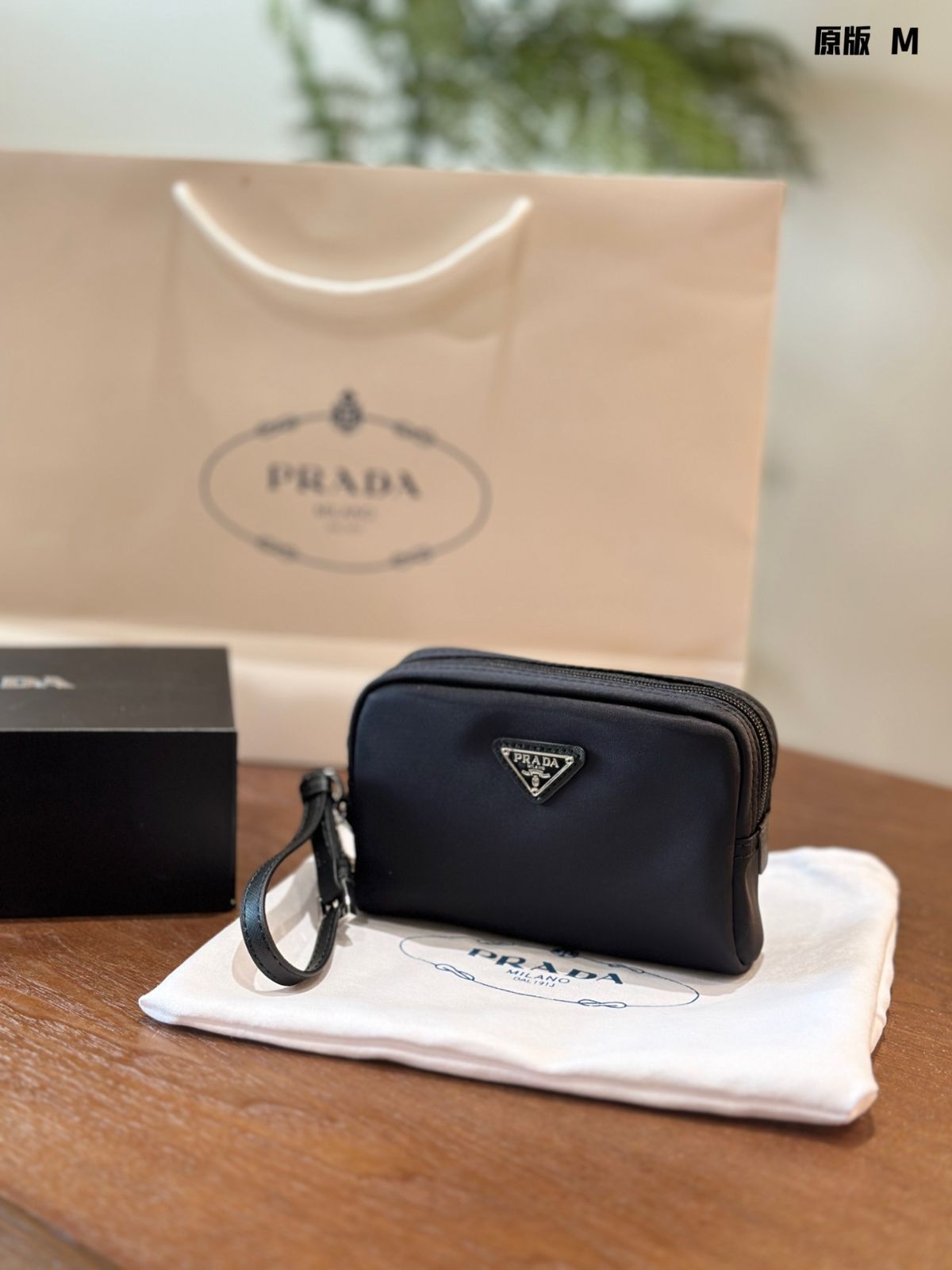 プラダ　化粧ポーチ 本日限定特価】プラダ コインケース＆メイクポーチ 16cm 2024年