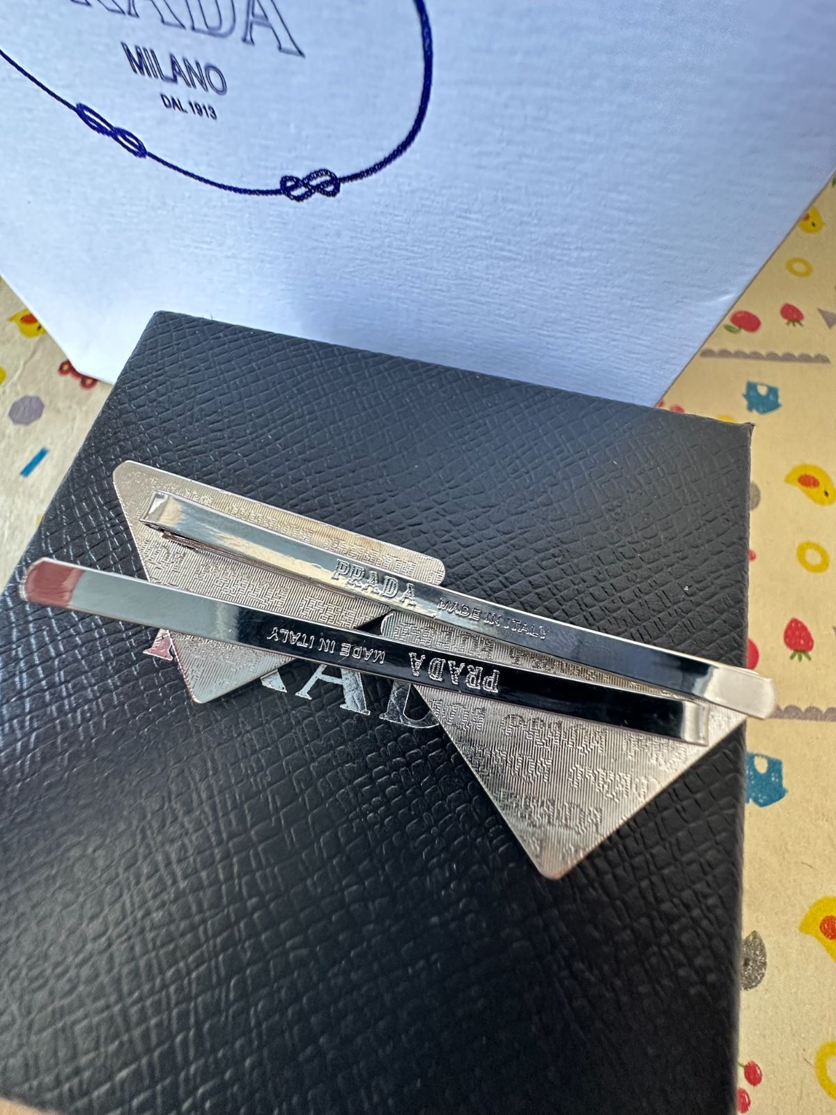 PRADA トライアングル ヘアピン 2個セット PRADA トライアングル ヘアピン 2個セット 刻印あり! - メルカリ