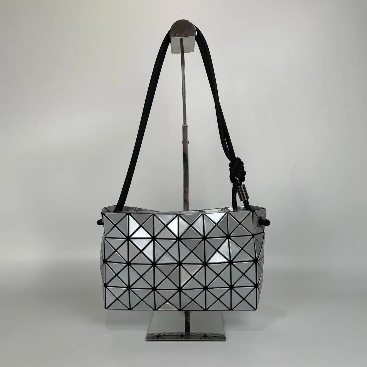 BAO BAO ISSEY MIYAKE ショルダーバッグスモール未使用 - メルカリ