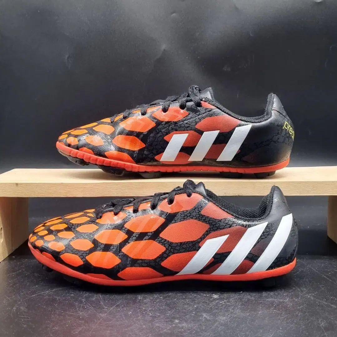 adidas FW6979サッカーシューズ 245 adidas FW6979サッカーシューズ