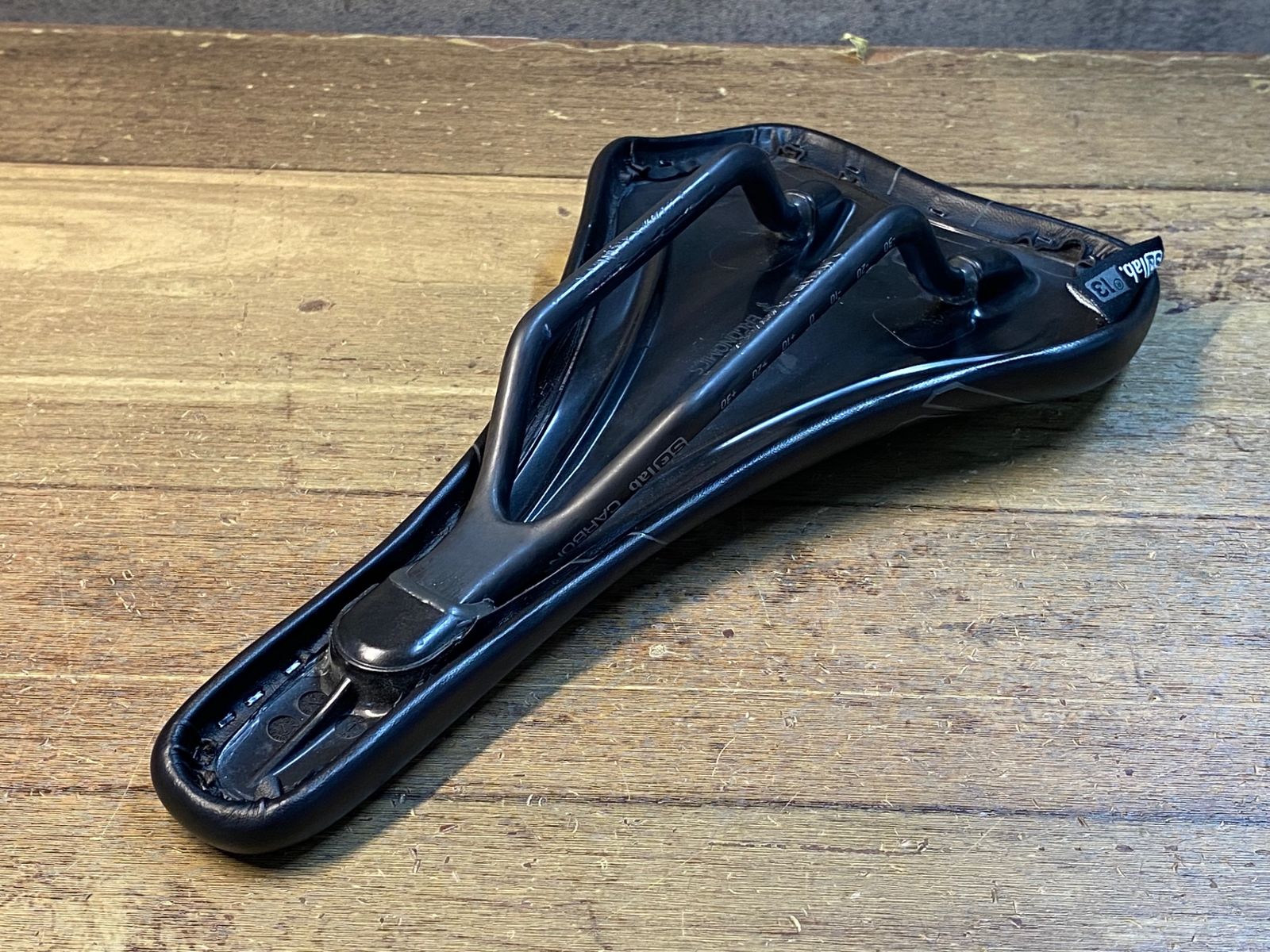 JJ210 SQ lab 612 ERGOWAVE サドル 黒 カーボンレール BRIGHTFACE_UK