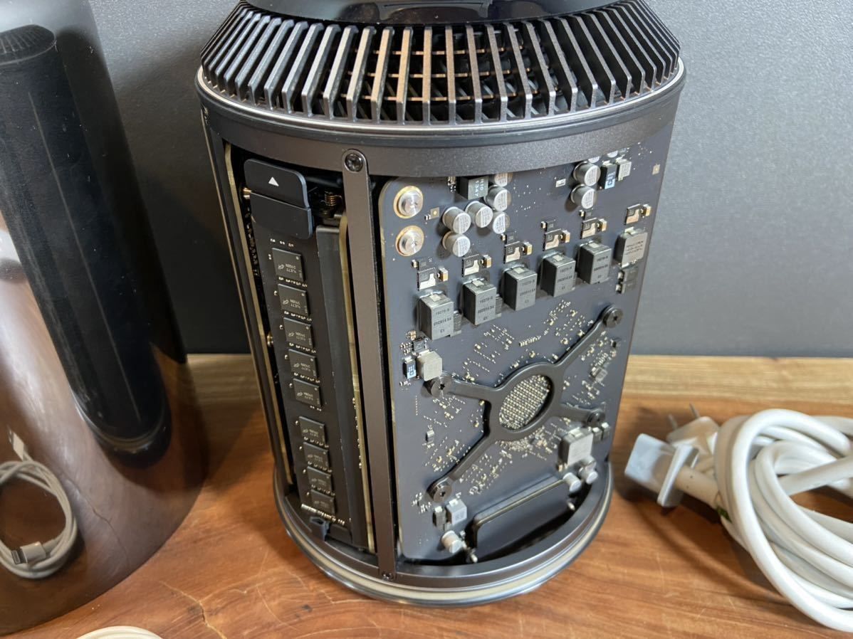 極美品極美品」Apple Mac Pro Late 2013/8コア/32GB/ SSD1TB/FirePro