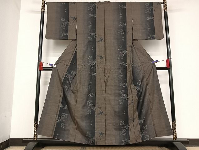 ストア 平和屋着物○本場大島紬 9マルキ 草花文 正絹 逸品 AAAU4320np