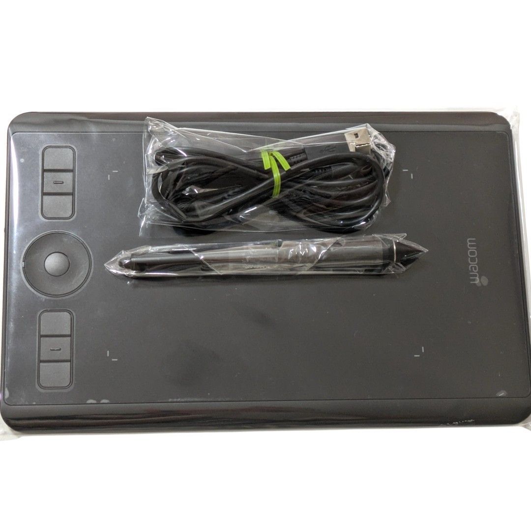 1度のみ使用 Wacom ワコム PTH460K0D Intuos Pro Small フィルム付き プロフェッショナル向け ペンタブレット 板タブ ペン ワイヤレス 箱なし ペンスタンドなし 説明書なし イラスト アート