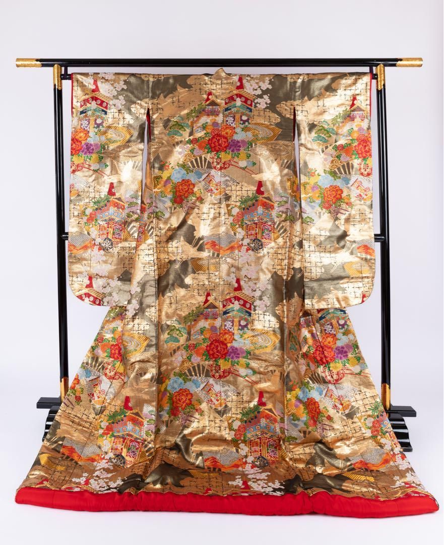 50%OFF! 125,000円→62,500円】花嫁色打掛け 金色/金刺繍 塔/牡丹模様 