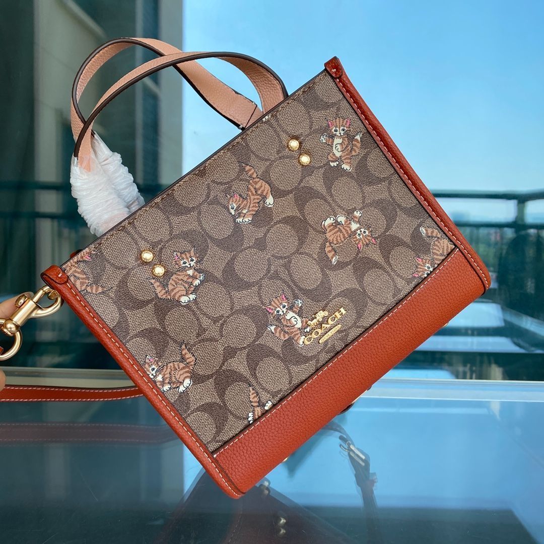 新品 COACH シグネチャー ダンシング キトゥン プリント 猫 キャット - メルカリ