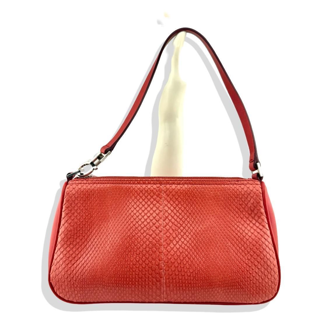 フェラガモ Ferragamo パイソン ワンショルダーバック 赤 - メルカリ