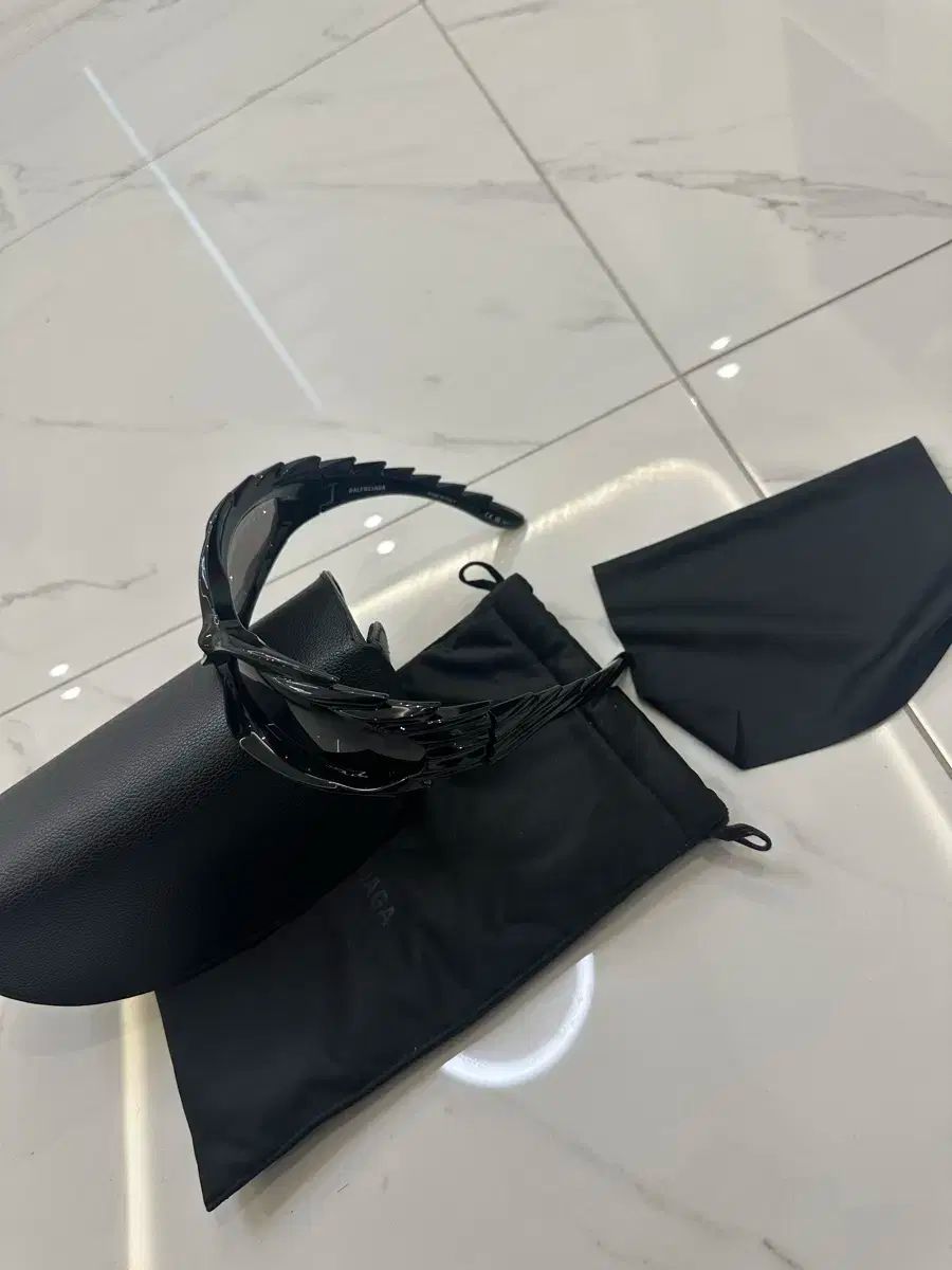 BALENCIAGA バレンシアガ