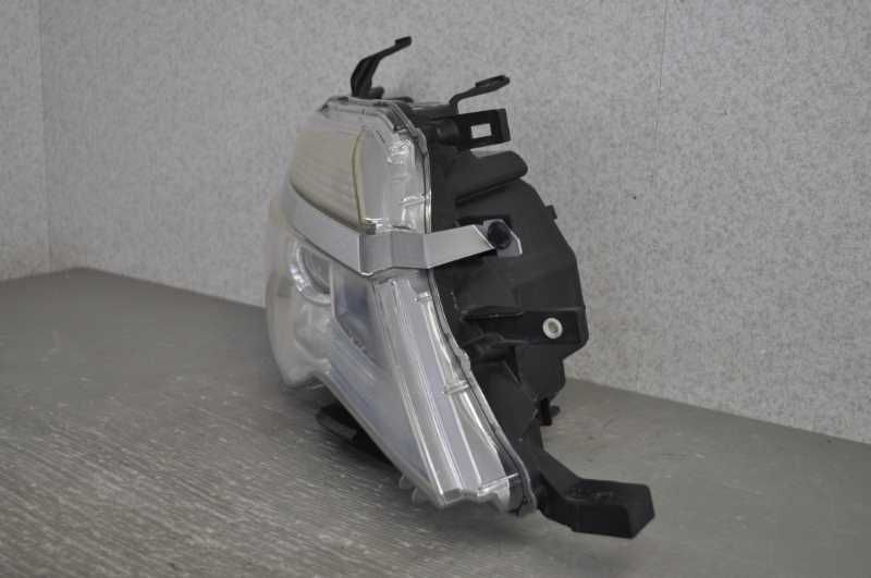 右 ヘッドライト LED レベライザー付き (HFC26 C26) セレナ ハイウェイ