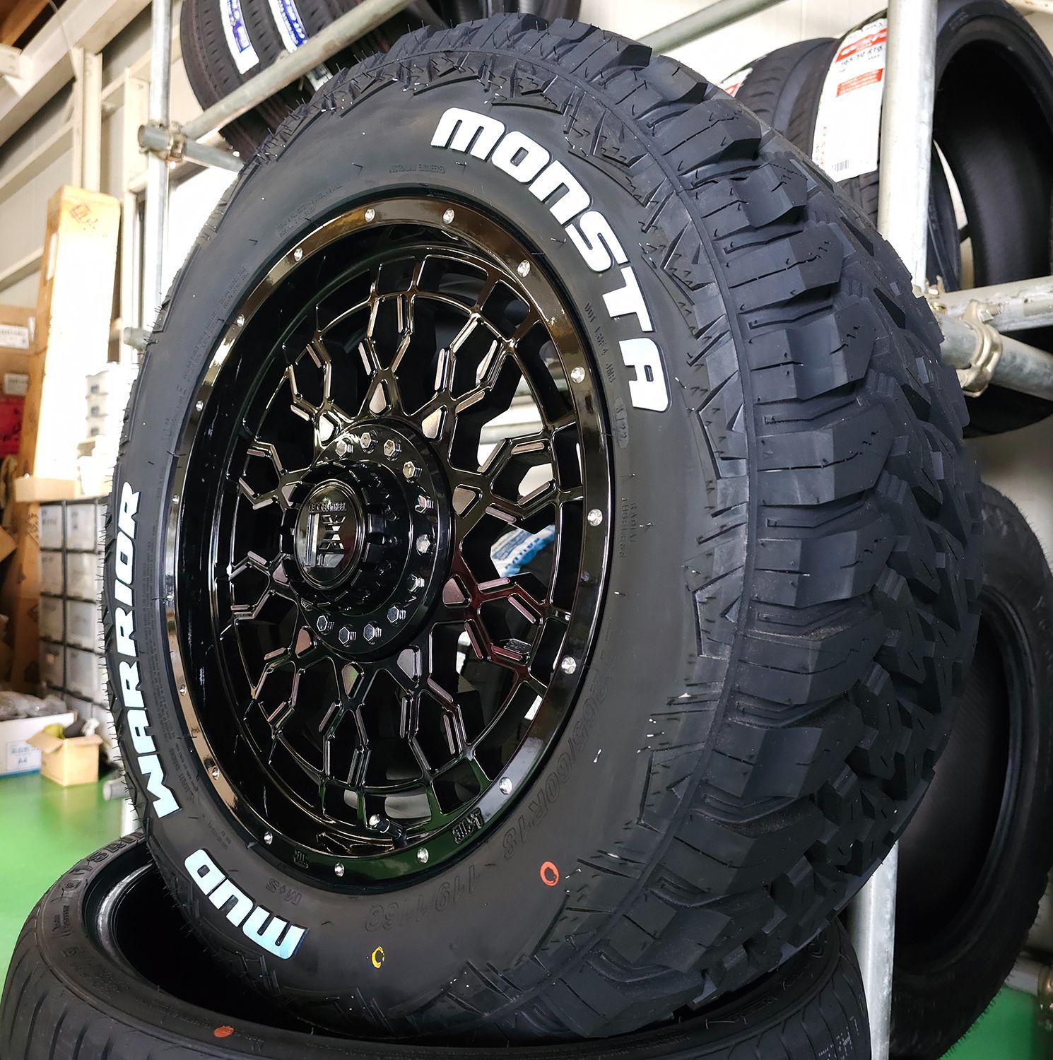 当店オススメ！！ グランドチェロキー ラングラー JL JK Jeep MONSTA モンスタ マッド 265/60R18 285/60R18  18インチ LEXXEL PreDator プレデター