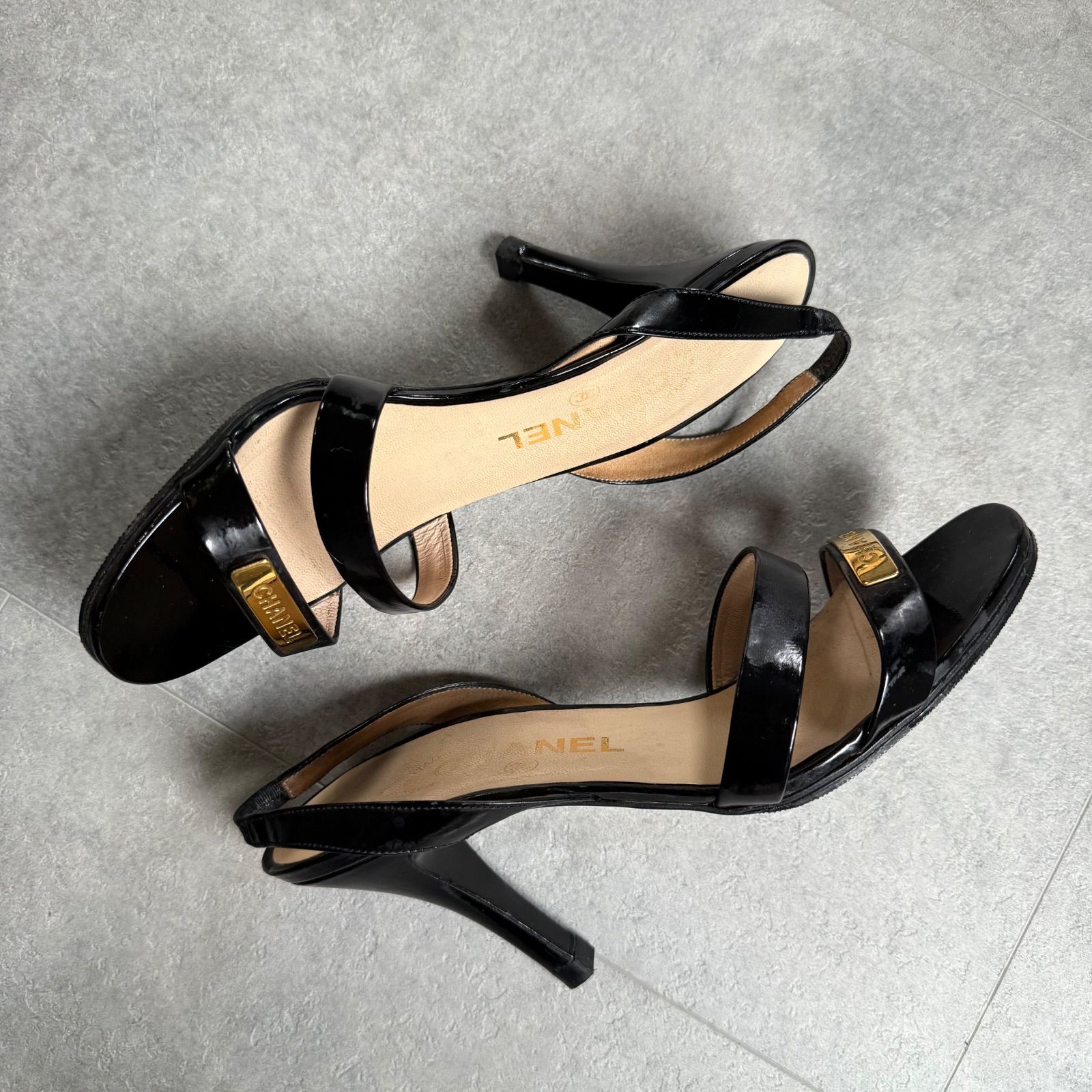 サンダル パテントレザー