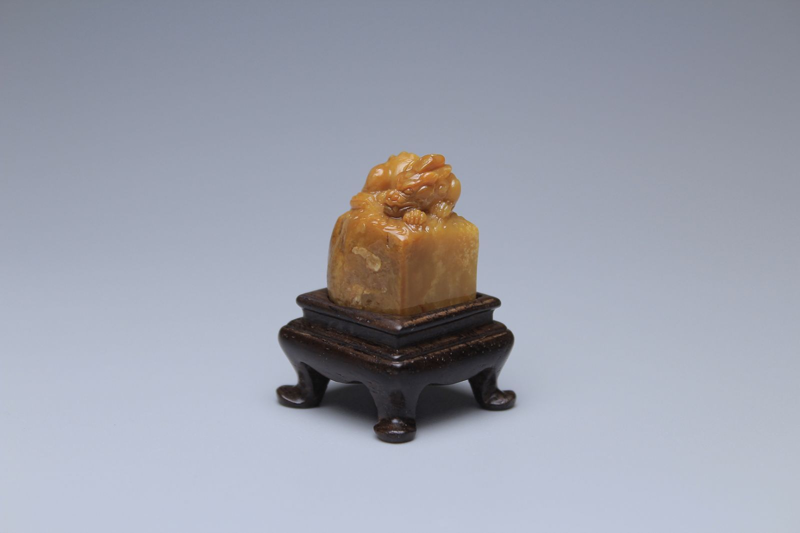 寿山石印材 中坂田黄石 高級印材 台付 印材 稀少 古獣印鈕 篆刻【正一