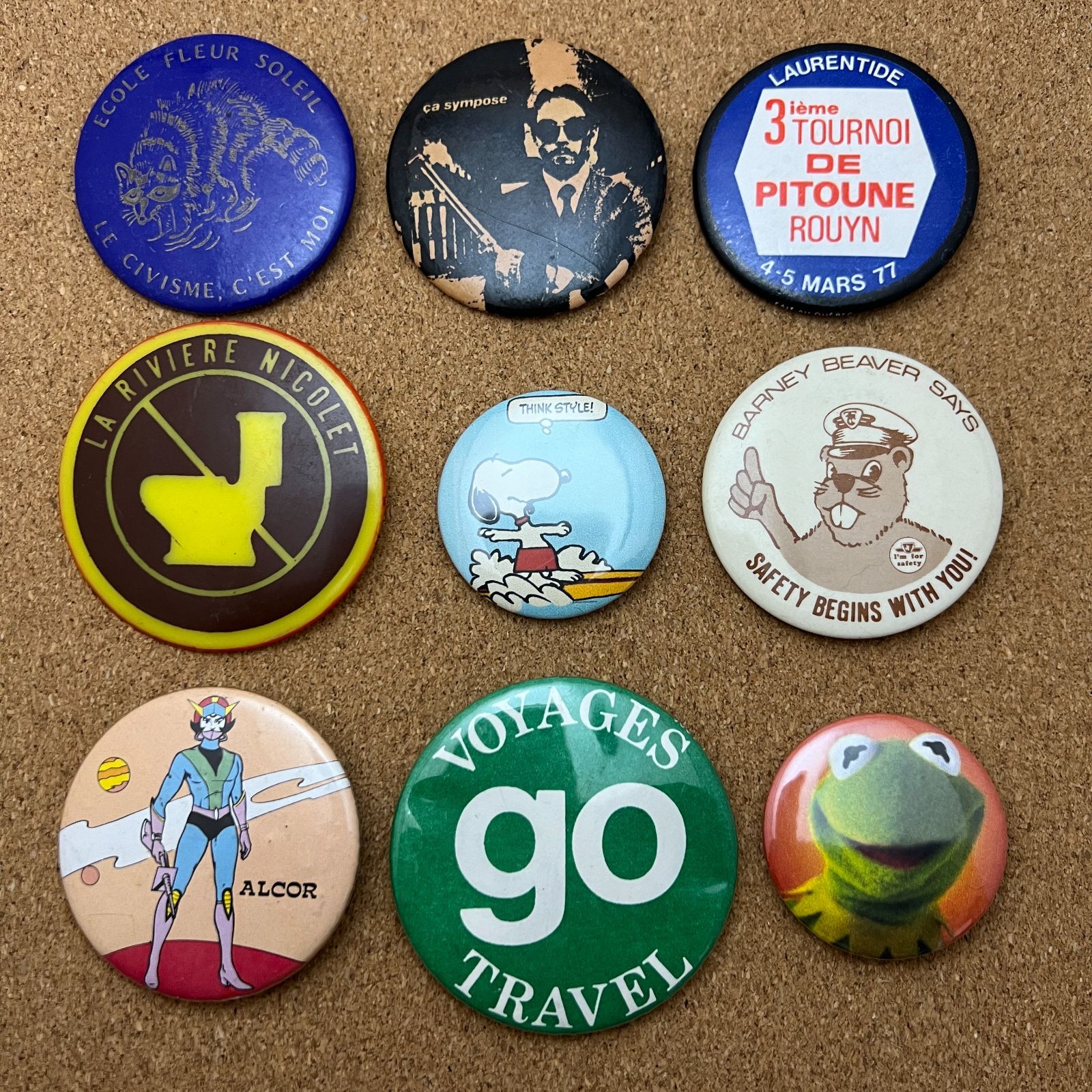 【希少】【美品】60's ビンテージピーナッツ　スヌーピー　缶バッチ　ピンバッジ 超希少 ヴィンテージ スヌーピー 缶バッジ デッドストック