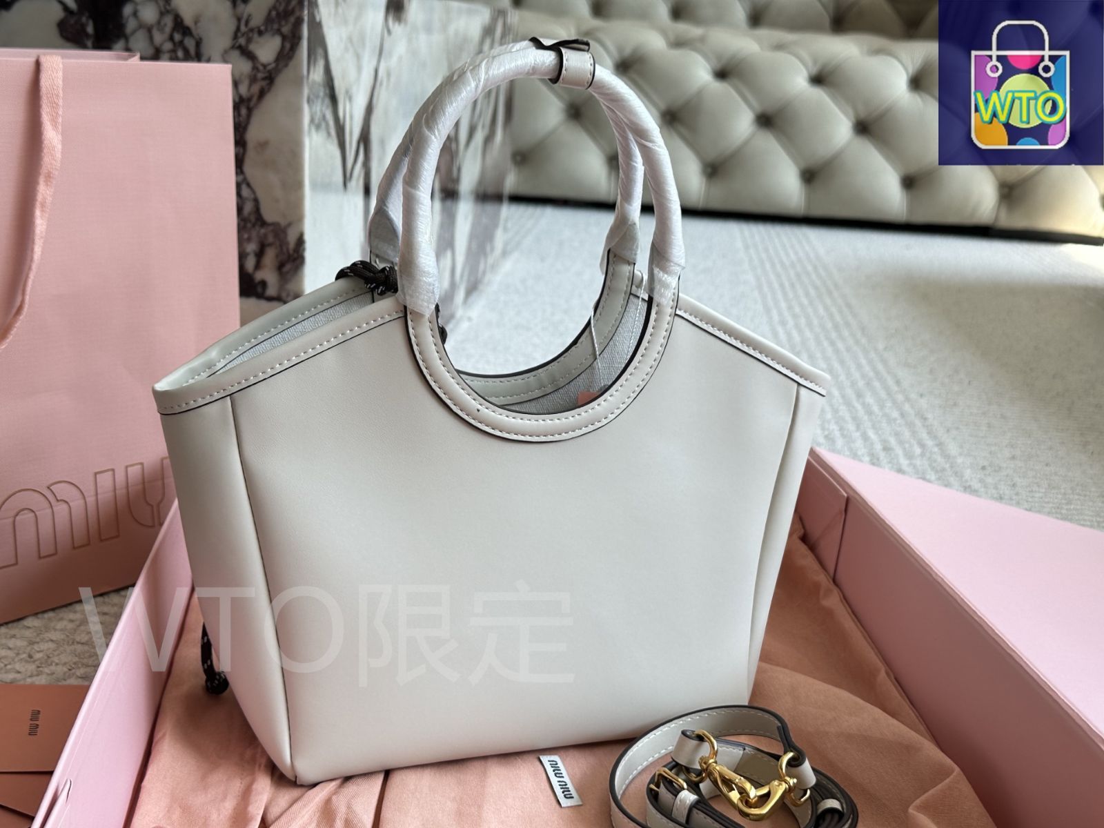 MIUMIU スモールトートバッグ ミュウミュウ新作トートバッグ、フラワーモチーフ×スカラップの