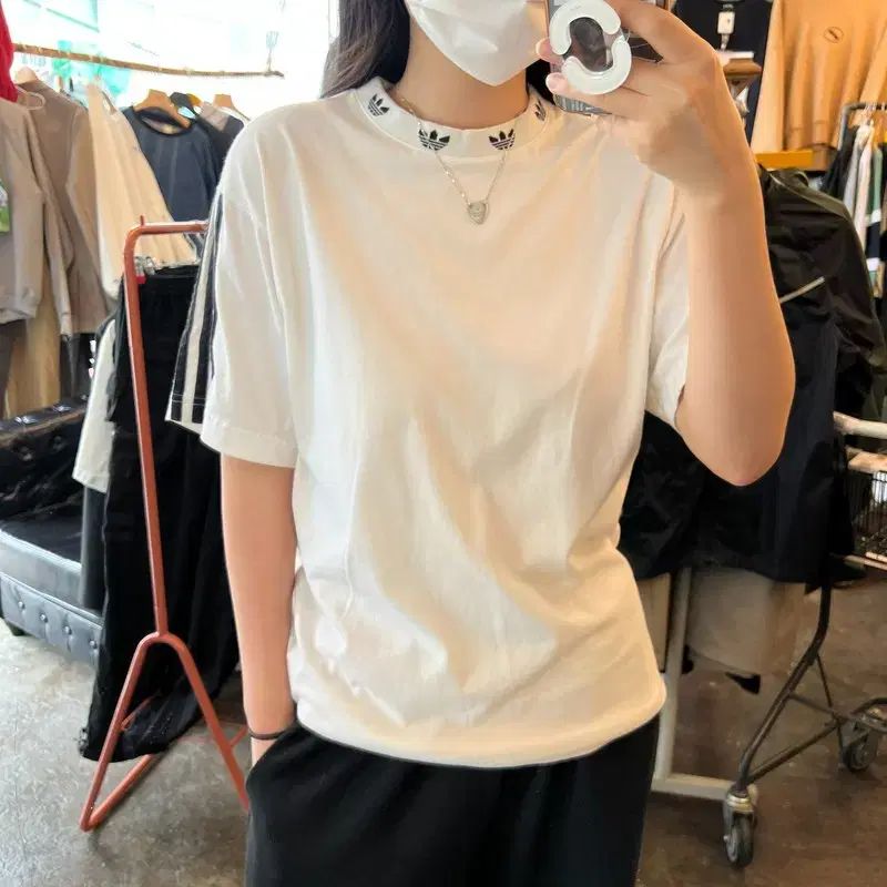 【雷市場（ポンジャン）商品韓国直送】ラージ adidas(アディダス) ネックロゴ ティロ ポイント 3本線 トレフォイル フレイムロゴ ベーシック T シャツ