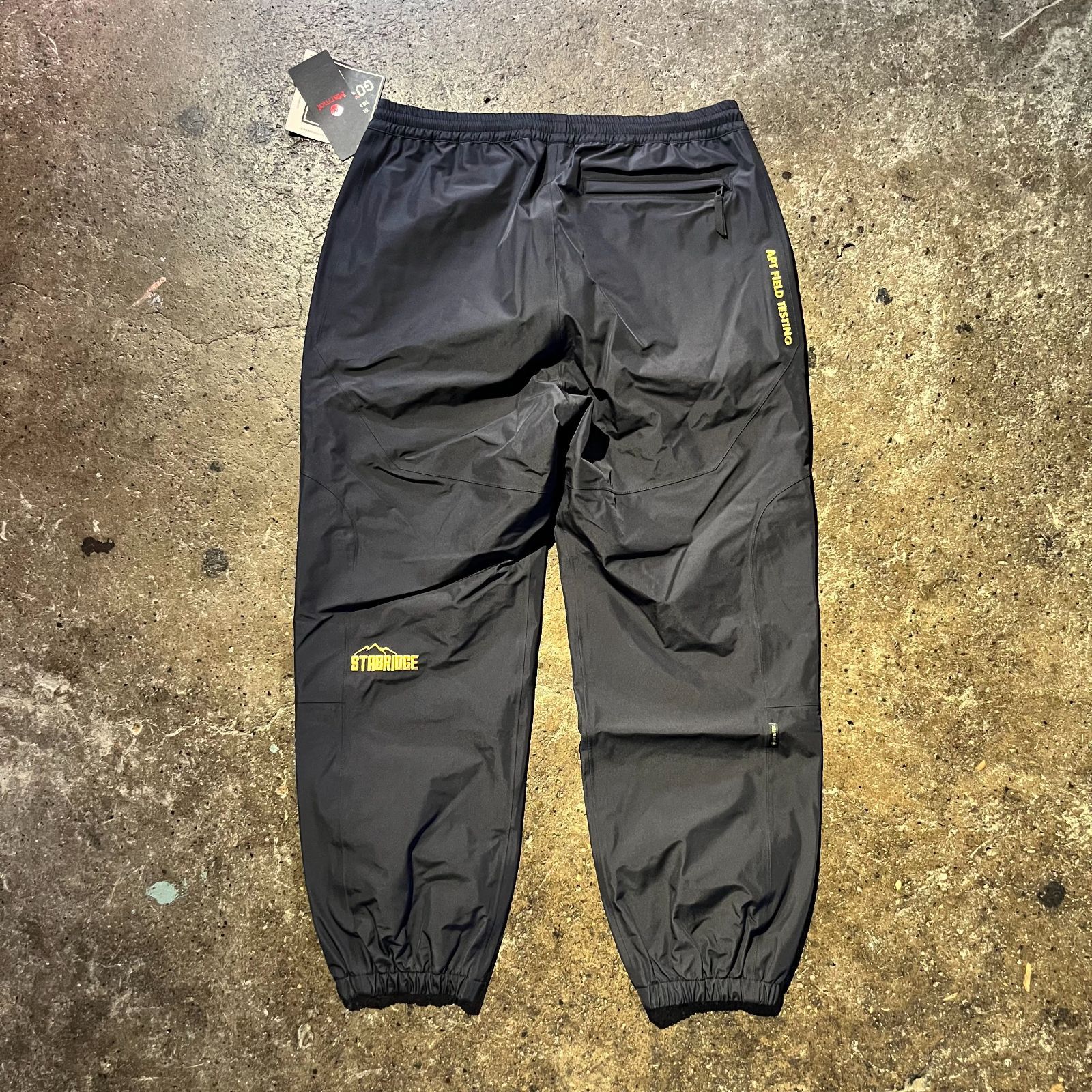 美品 マーモット GORE-TEX ビブパンツ M-L ゴアテックス スノボ 美品 マーモット GORE-TEX ビブパンツ M-L ゴアテックス スノボ