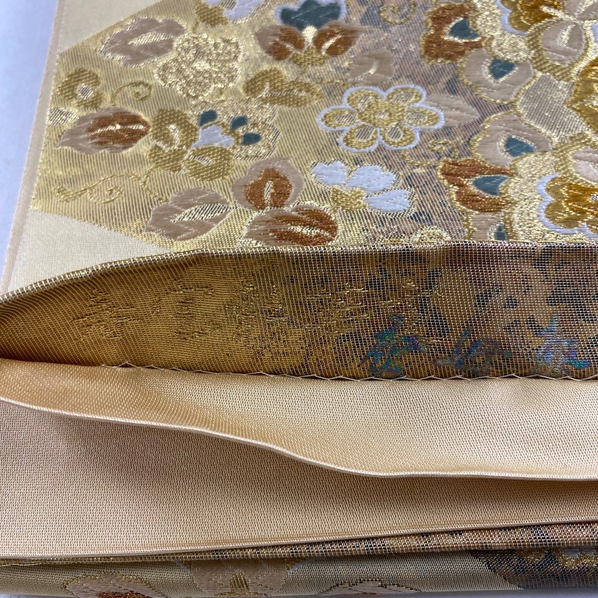 ZF-1089 袋帯 華紋 花唐草 オーロラ箔 逸品 六通 正絹 袋帯 美品 名品 華文 花喰い鳥 螺鈿 箔 金色 六通 正絹 【中古