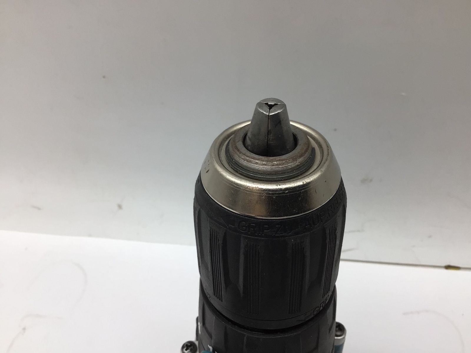 震動ドリルドライバー