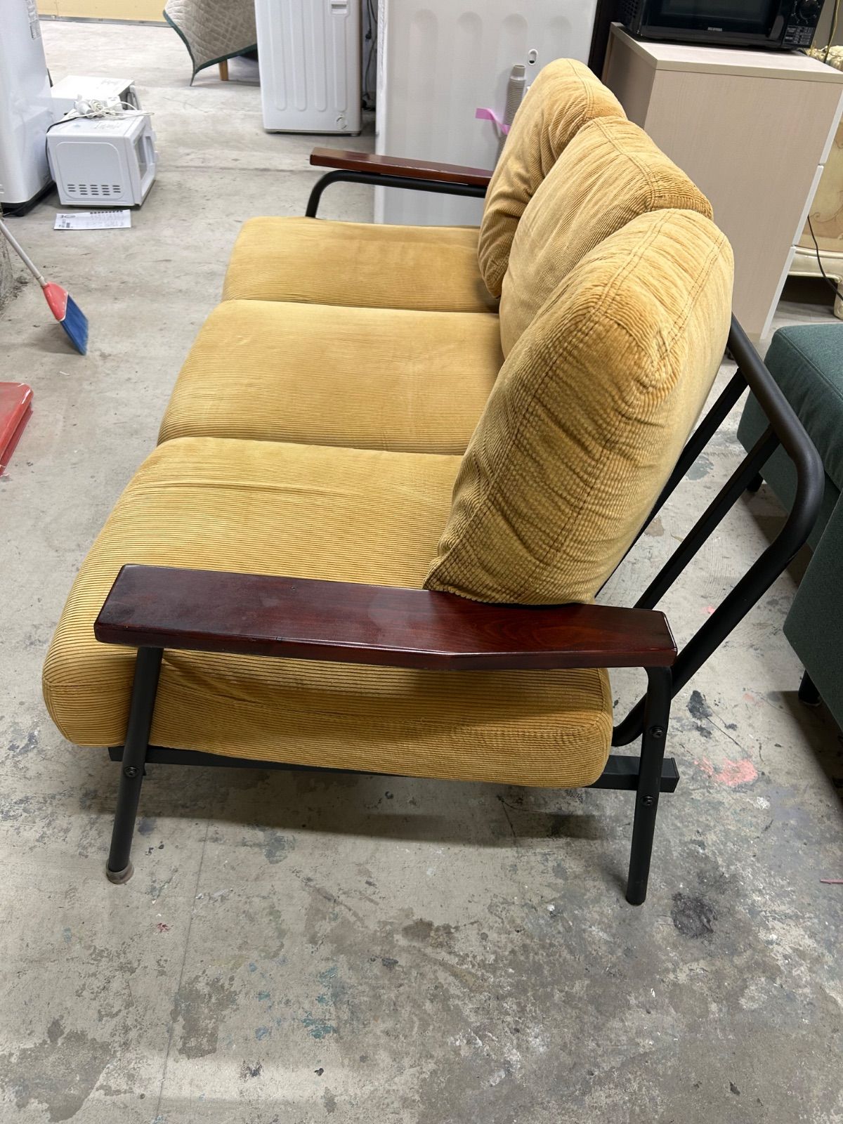 2人がけソファ　アイアン　黄色　コーデュロイ　イエロー コーデュロイ アイアンソファ 2人掛け イエロー コーデュロイ アイアン