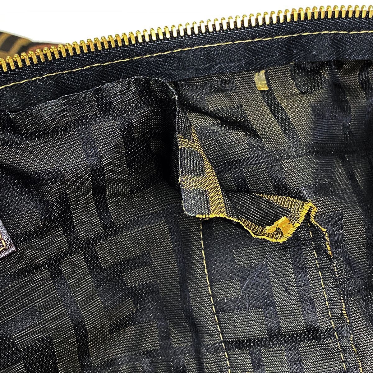 フェンディ FENDI ズッカ柄 ショルダーバッグ 肩掛け ボストンバッグ 