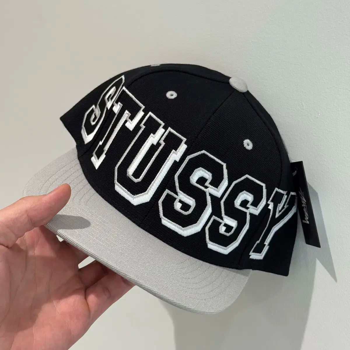 STUSSY 黒 刺繍ロゴキャップ STUSSY(ステューシー) スタジアム ロゴ 刺繍 キャップ - メルカリ