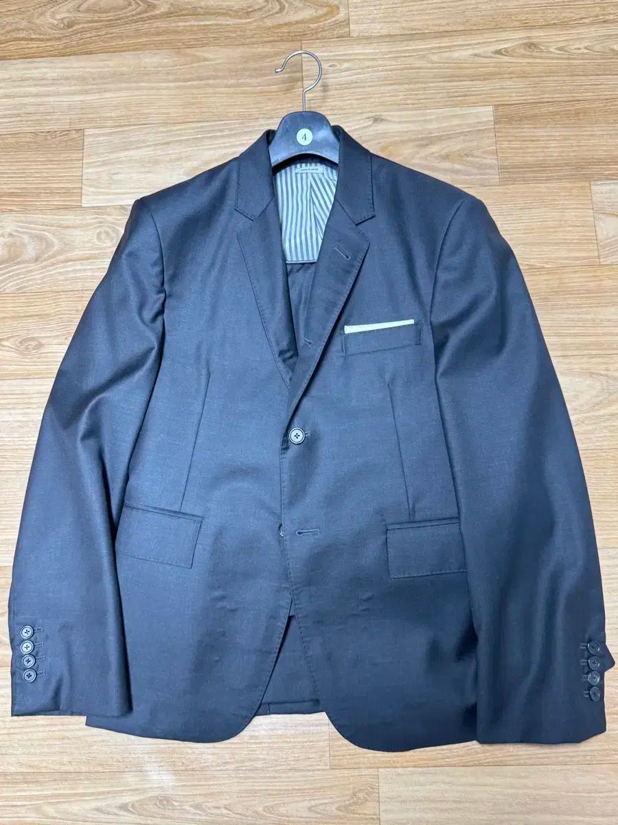 ミッドオム Thom Browne トム ブラウン スーツ トップ 4 ボトムス 3 ダーク グレー です