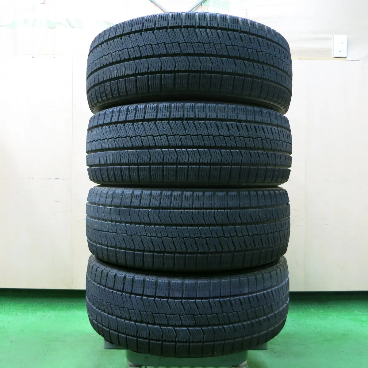 送料無料* バリ溝！9.5分☆スタッドレス 225/45R18 ブリヂストン 
