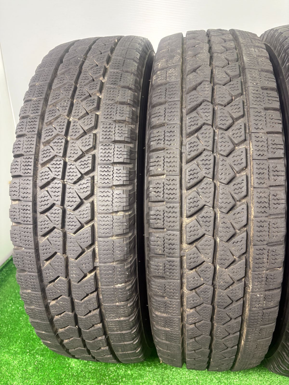 205 70R16 LT ブリヂストン W979 製 6本 冬タイヤ スタッドレス TA582