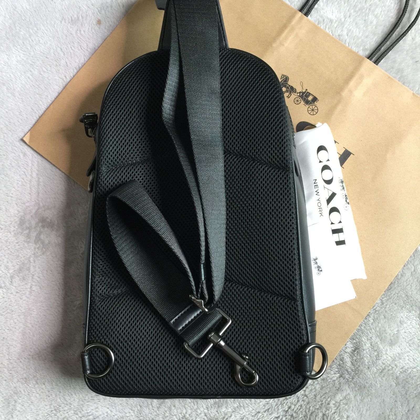 ＜コーチバッグ＞COACH/コーチバッグ ボディーバッグ F37573 チャコール×ブラック クロスボディー ショルダーバッグ グラハムパック　 斜めがけバッグ アウトレット品 紙袋付属　新品未使用