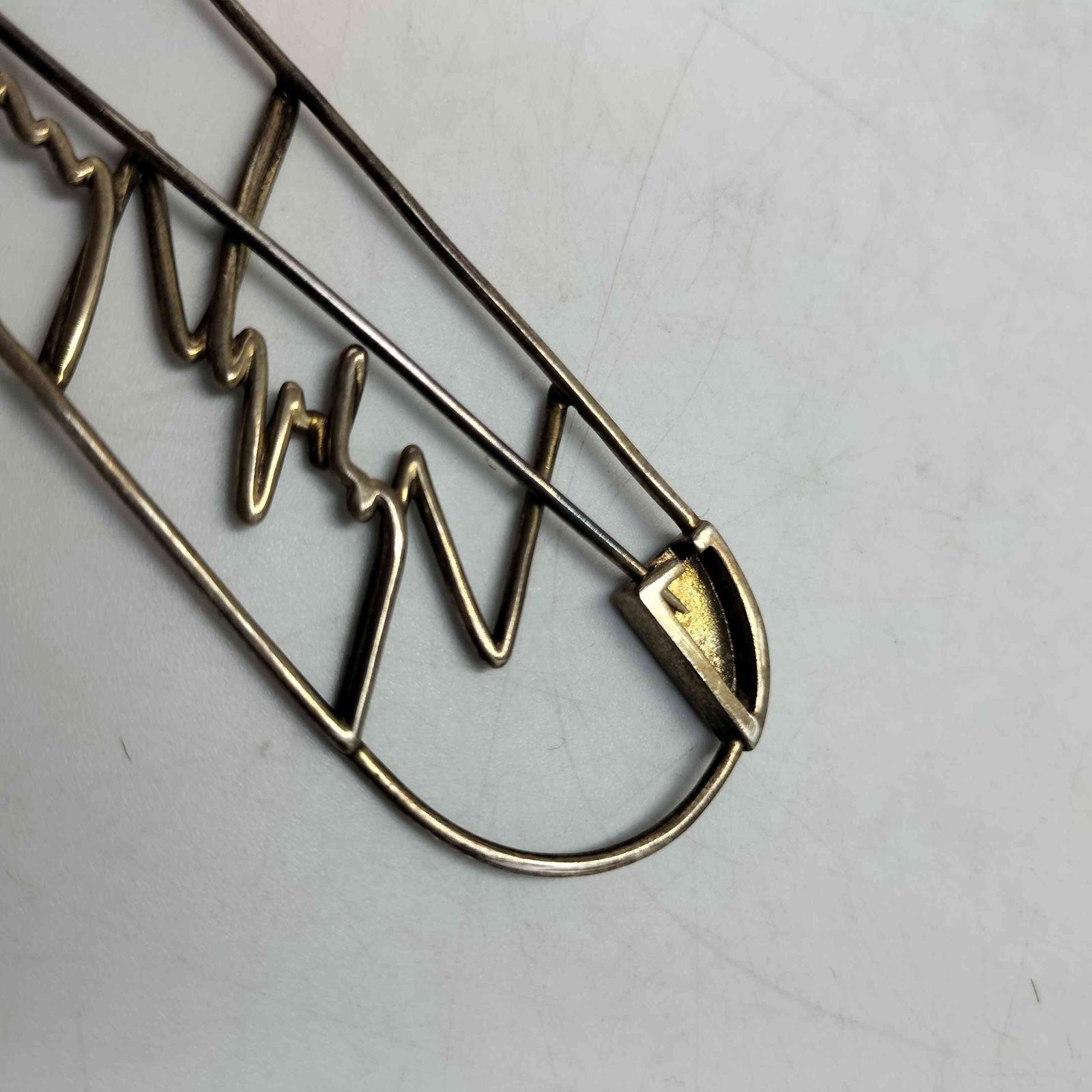 ヨウジヤマモト Yohji Yamamoto Signature Logo Pin ロゴ ピン
