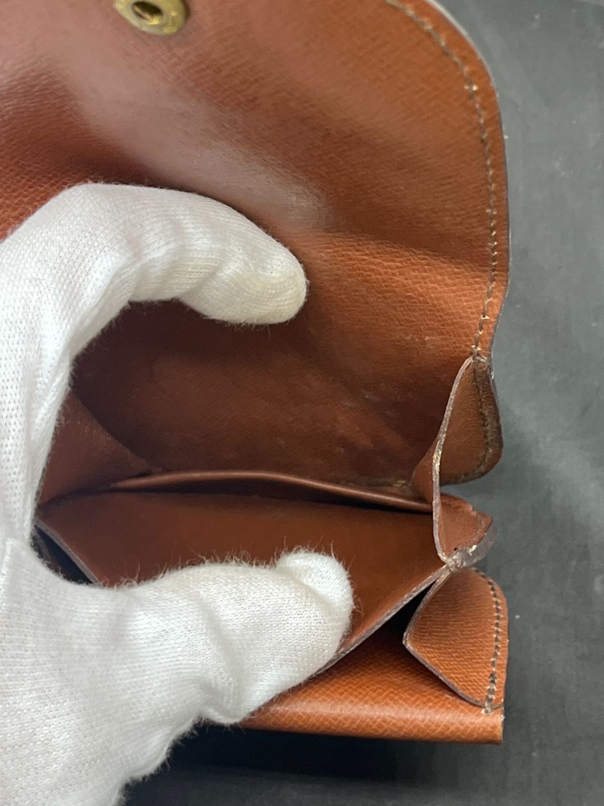 モノグラム B25093145