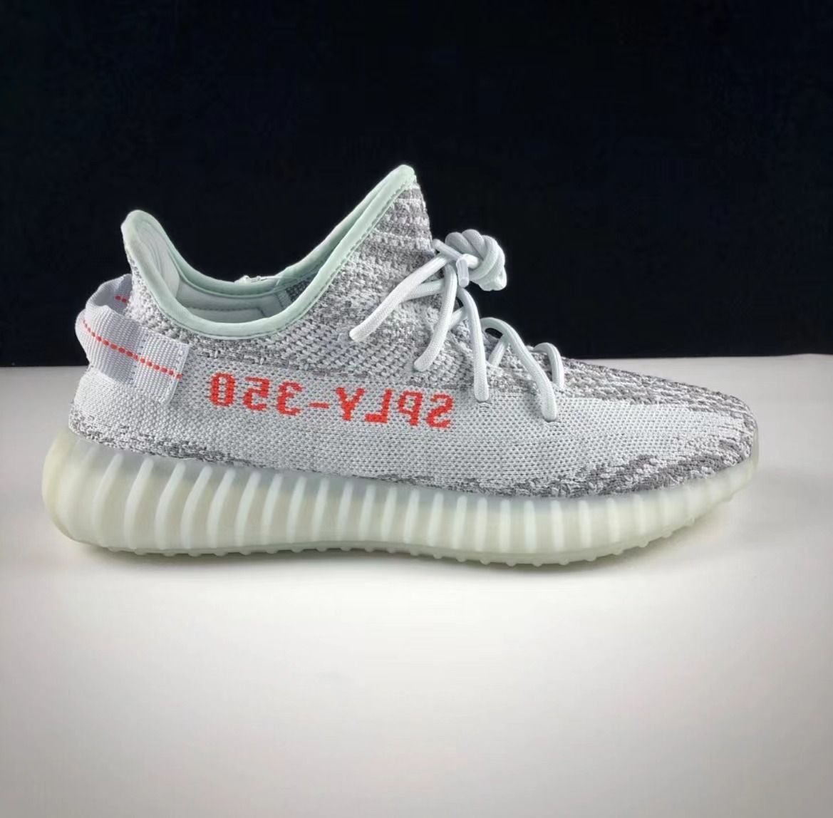 新品 イージーブースト 350 V2 BLUE TINT