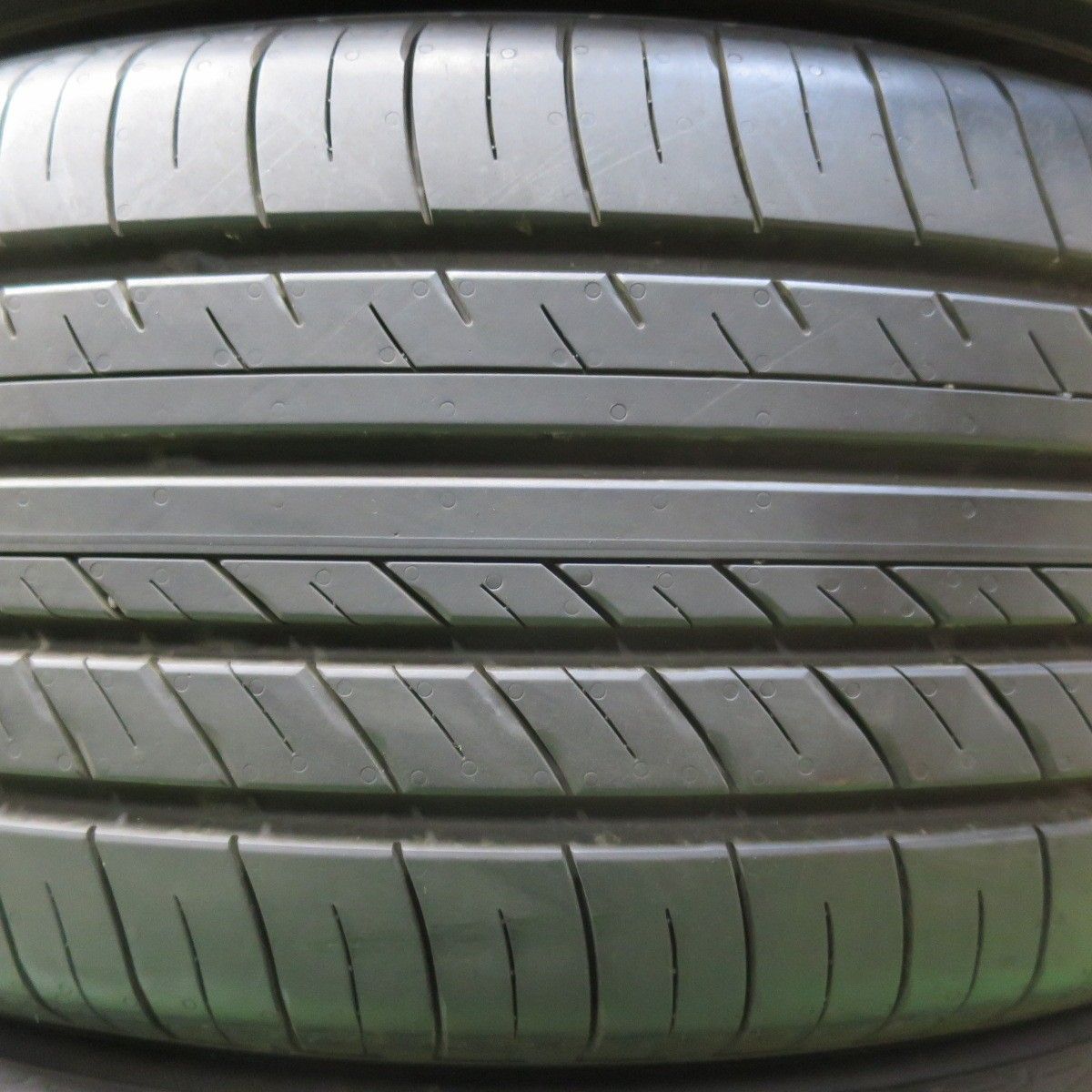 送料無料] バリ溝！24年！ ほぼ新車外し☆225/55R18 ヨコハマ アドバン 