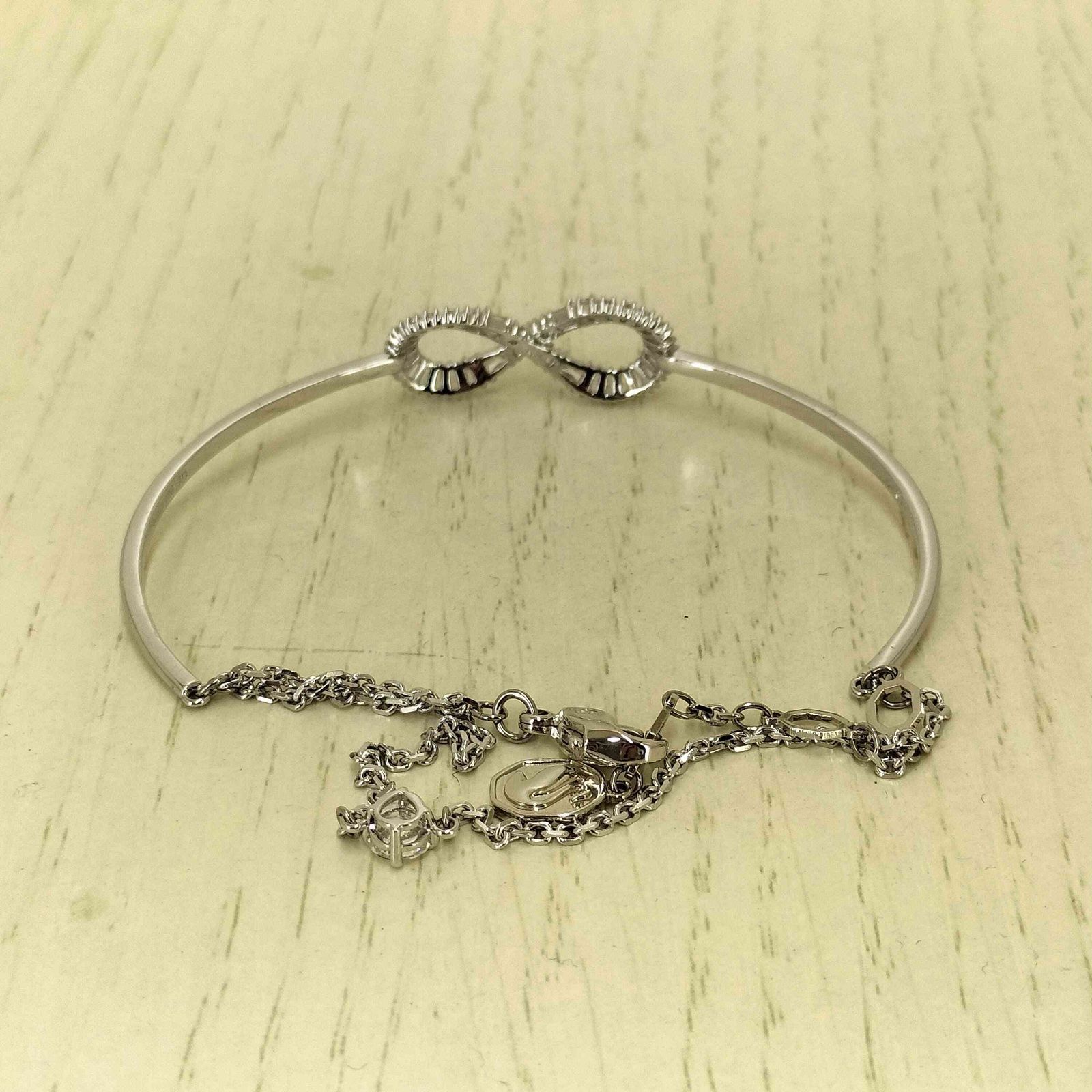 スワロフスキー SWAROVSKI M1D ロゴ刻印 Hyperbola Bangle
