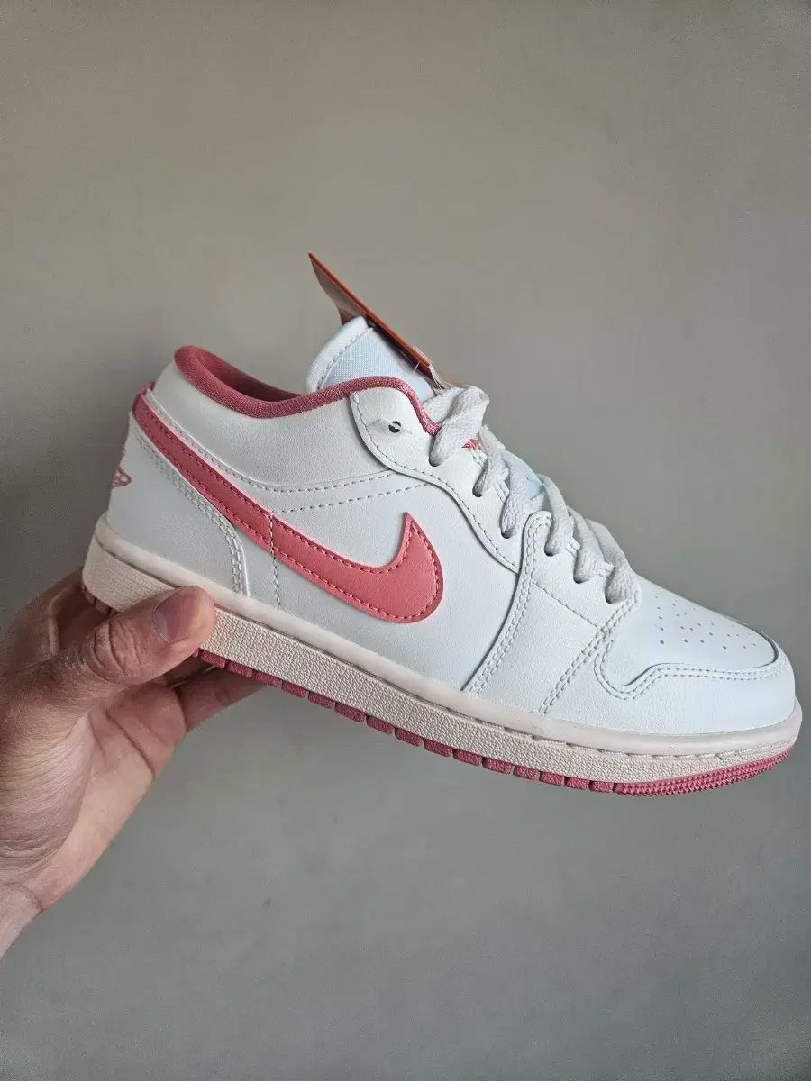 NIKE ナイキ エアジョーダン 1 ロー ピンク 女性用サイズ