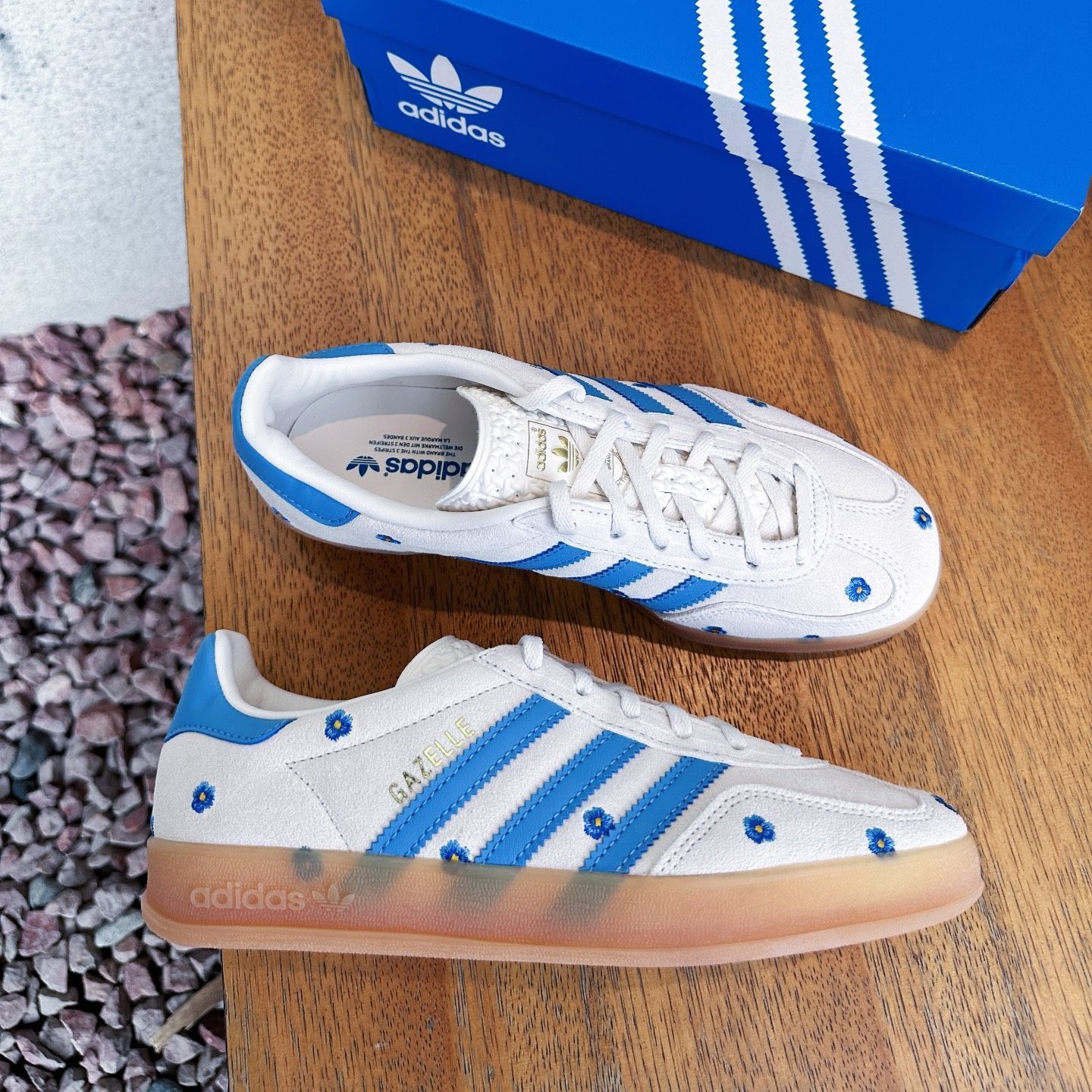 adidas Samba gazelle indoor アディダス サンバ スニーカー ホワイトブルーの小さな花スニーカー