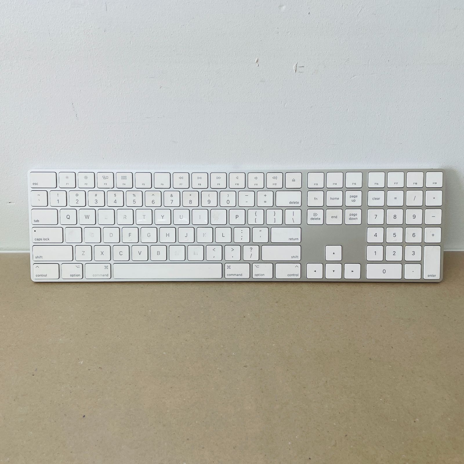 Apple Magic Keyboard テンキー付き A1843 US配列|英語キー シルバー C2911 80サイズ発送
