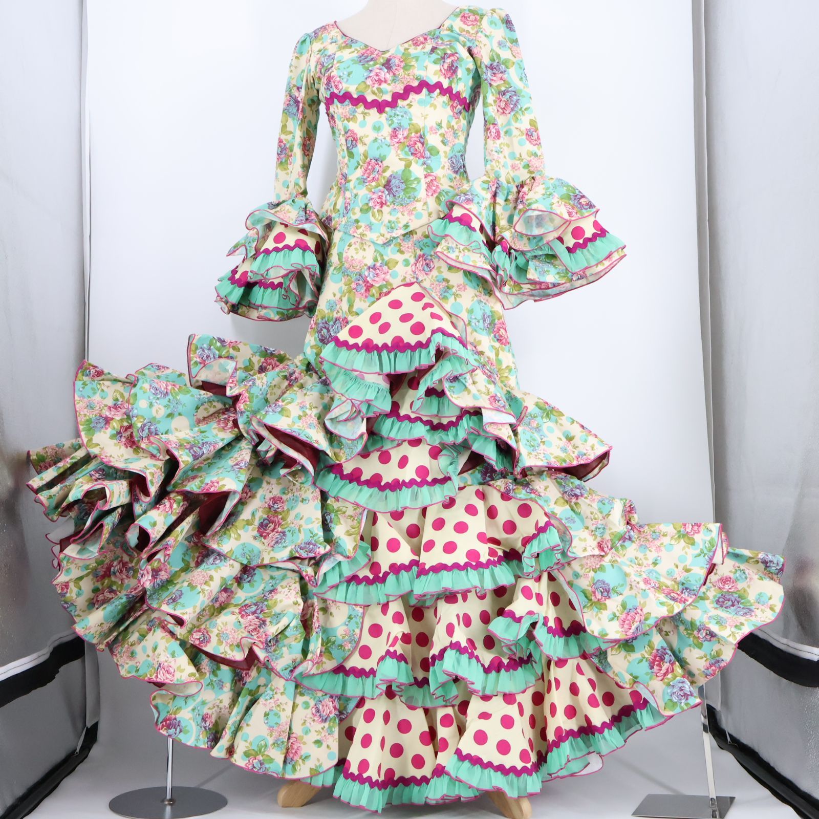 【美品 フラメンコ衣装】ピンク×豪華ボランテ HERMOSA IBERIA 上下 美品 スペイン製 フラメンコ衣装】グリーン×豪華ボランテ 上下