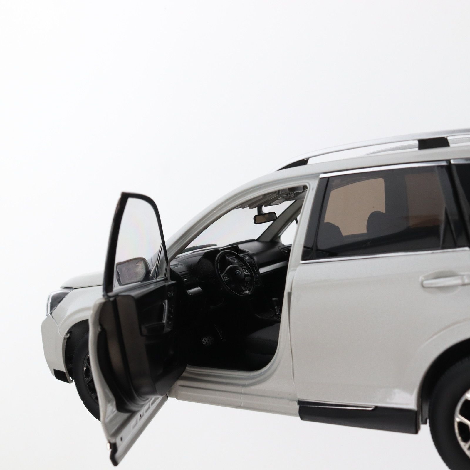 PAUDI 1/18 スバル フォレスター  XT 2015 Paudi 1:18 Scale Subaru Forester 2015 XT Diecast Miniature