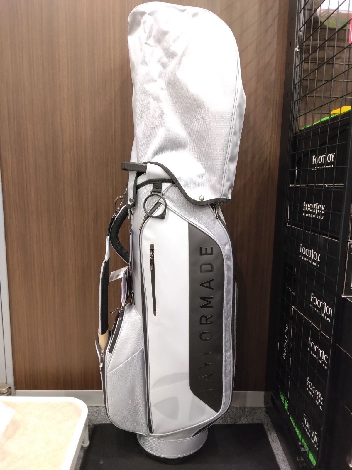 TaylorMade - 新品 テーラーメイド キャディバッグ 軽量 9型 47インチ CBZ80 白 TaylorMade - 新品 テーラーメイドキャディバッグ 軽量 9型 47