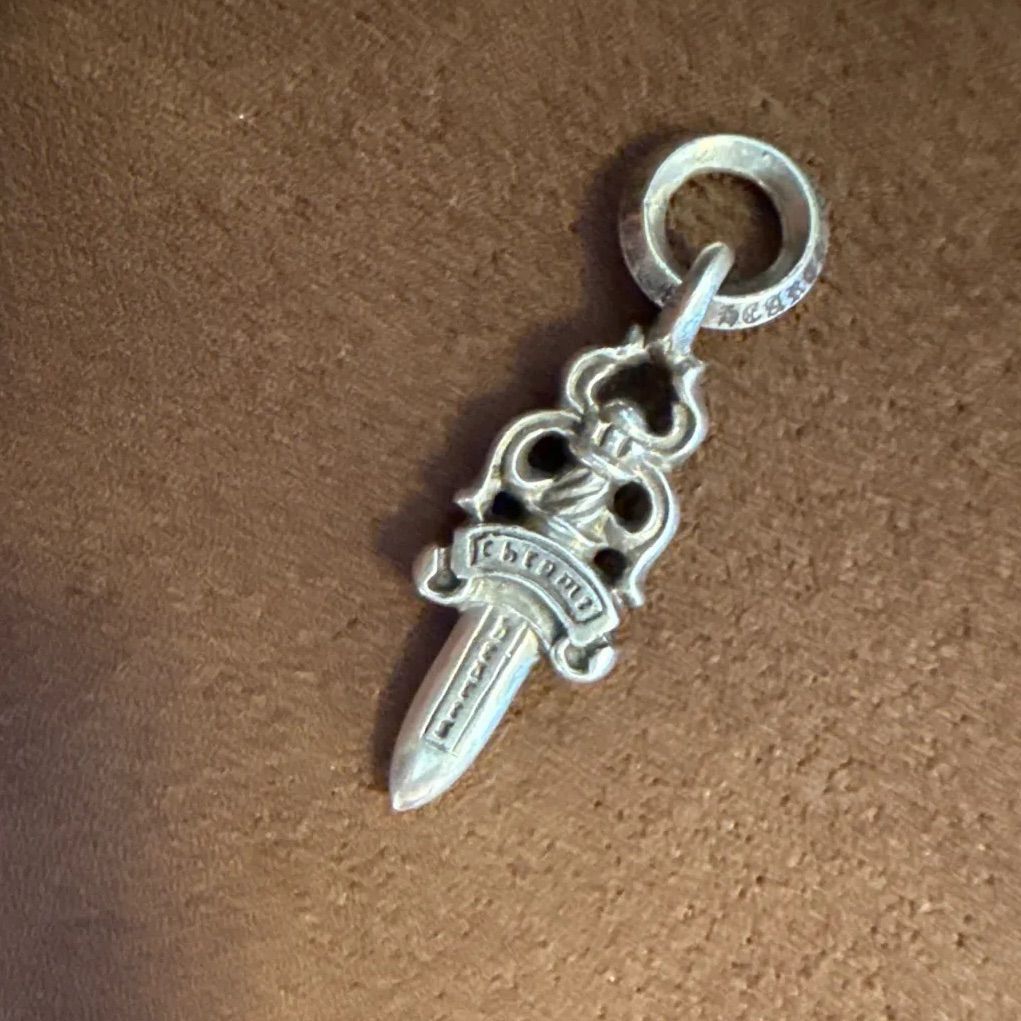 Chrome Hearts クロムハーツ ダガー ペンダント クロムハーツダガーペンダントラージ(ネックレス)|クロムハーツ