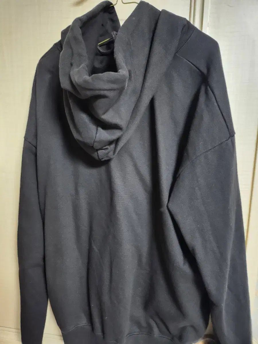 緊急情報源 アナザーワールド KPOP アイドル ポップアップストア 黒 パーカー 販売