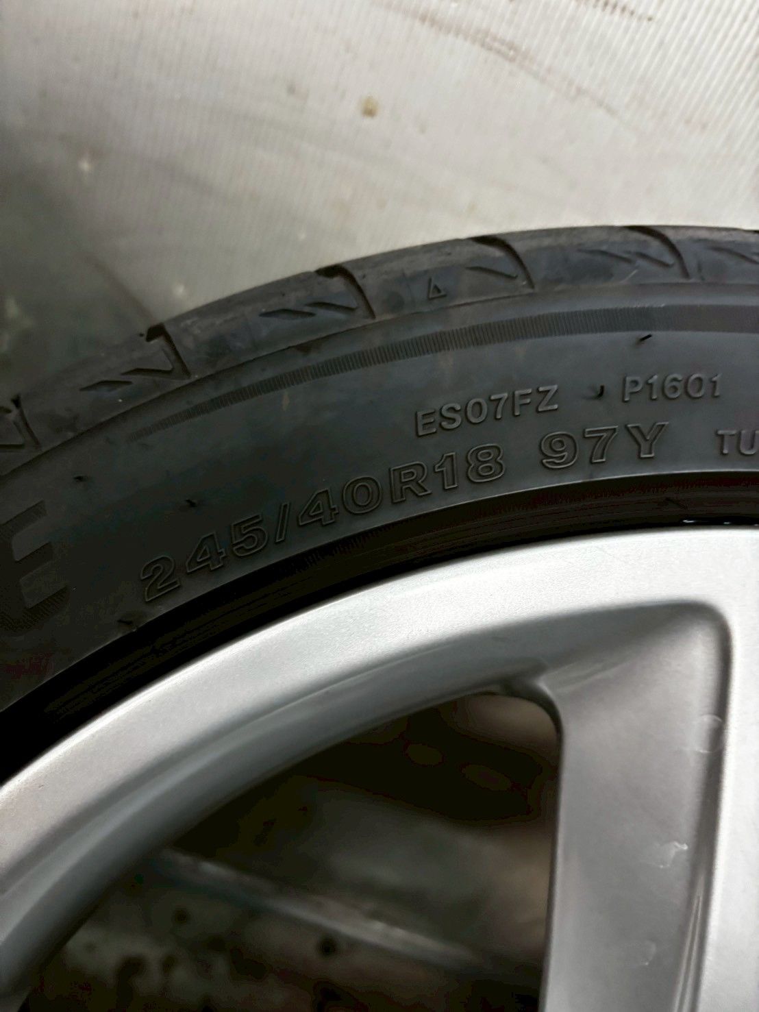 2.OTFSIクワトロSラインパッケージ 8JCESFノーマルタイヤ